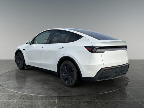 Used 2026 Tesla Model Y AWD image 7