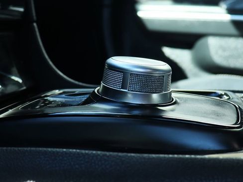 Used 2018 Chrysler 300 S image 49