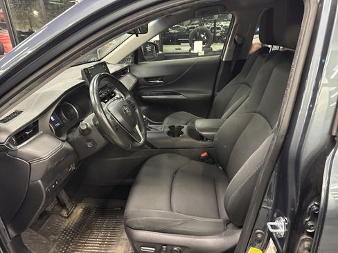 Used 2021 Toyota Venza LE image 7