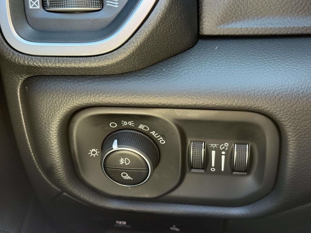 New 2027 RAM 1500 4x4 Crew Cab image 26