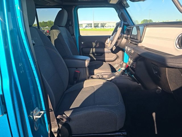 Used 2024 Jeep Wrangler Unlimited Sahara AWD/4WD image 10