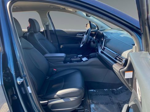 Used 2025 Kia Sportage EX image 15