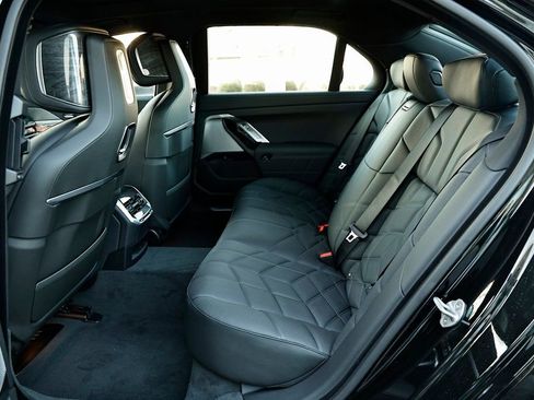 New 2026 BMW 740i w/ Executive Package image 28