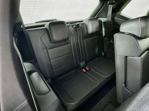 Used 2021 Volkswagen Tiguan SE FWD image 34