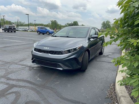 Used 2022 Kia Forte Sedan FWD image 3