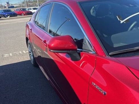 Used 2020 Toyota Camry LE image 2