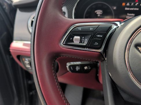 Used 2022 Bentley Bentayga AWD/4WD image 26