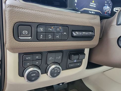 Used 2024 GMC Yukon Denali w/ Denali Reserve Package AWD/4WD image 22