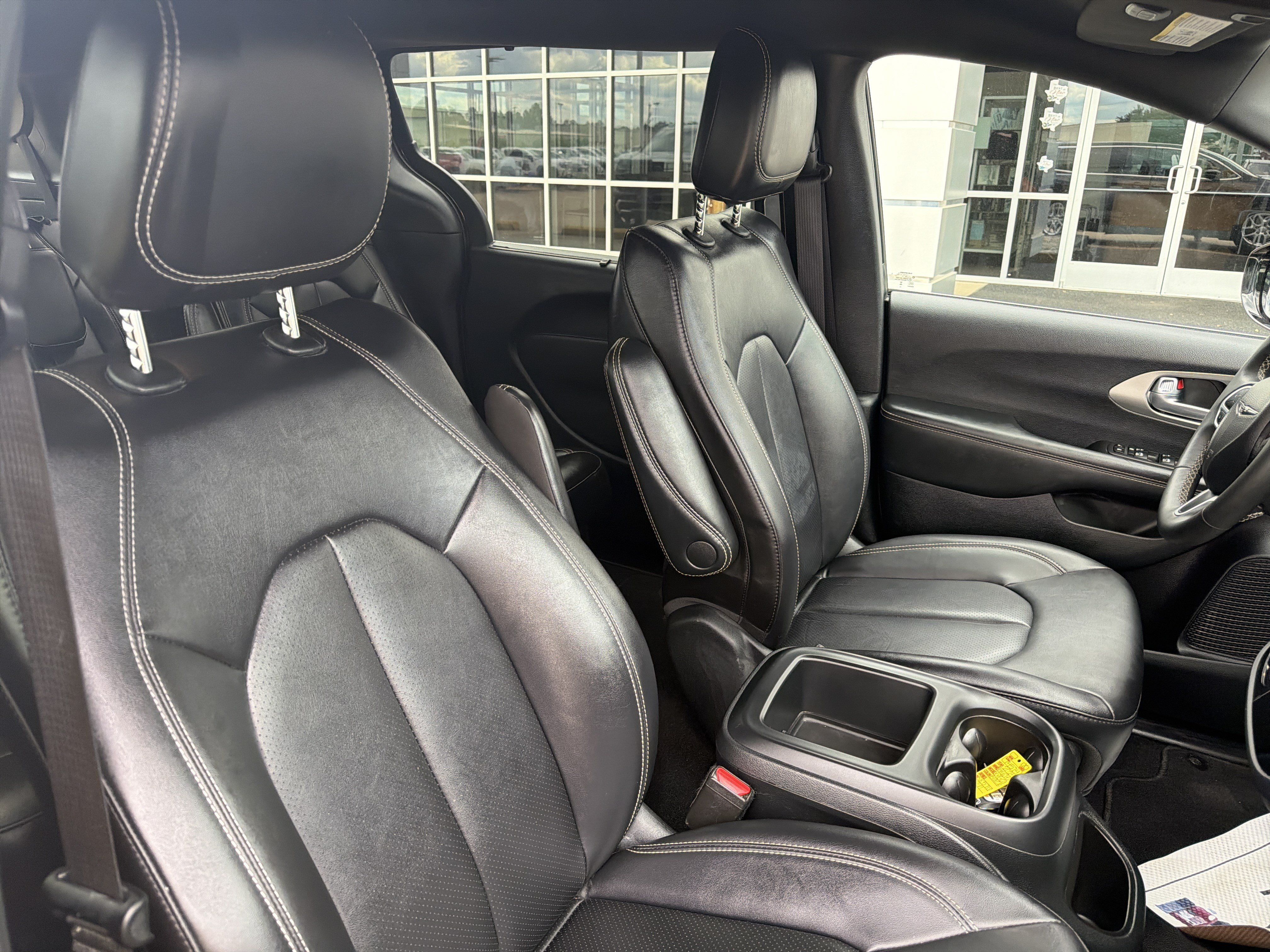 Used 2025 Chrysler Pacifica Select FWD image 7