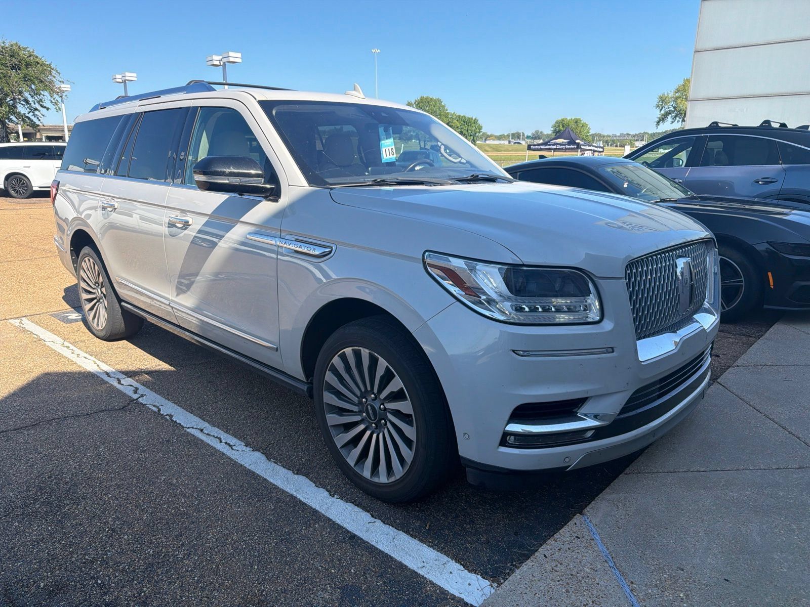 Used 2019 Lincoln Navigator L Reserve w/ Cargo Package AWD/4WD image 4