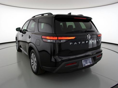 Used 2025 Nissan Pathfinder SV image 6