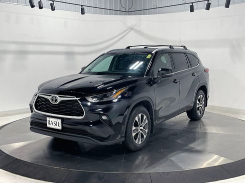 Used 2023 Toyota Highlander XLE image 8