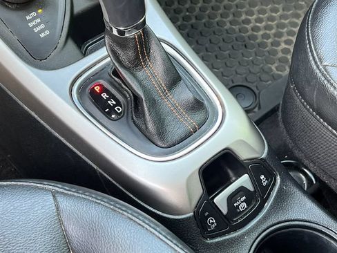 Used 2018 Jeep Compass Latitude w/ Popular Equipment Group AWD/4WD image 22