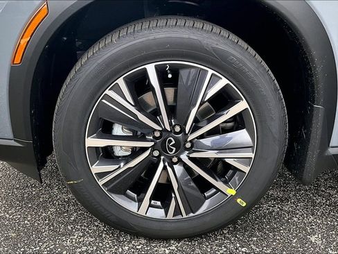 New 2026 INFINITI QX60 Luxe image 17