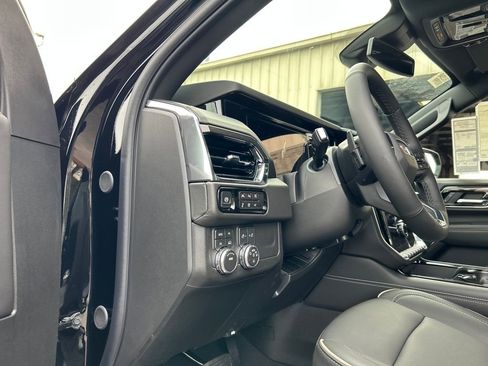 New 2026 GMC Yukon XL Elevation image 13