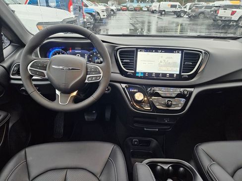 New 2026 Chrysler Voyager LX image 25