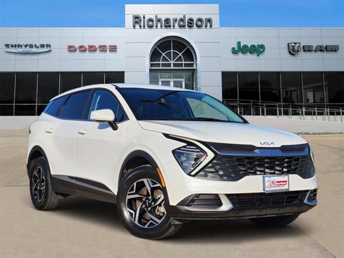 Used 2024 Kia Sportage LX image 1