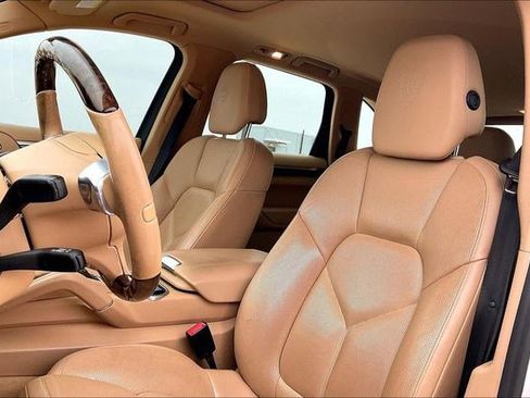 Used 2014 Porsche Cayenne Platinum Edition image 9