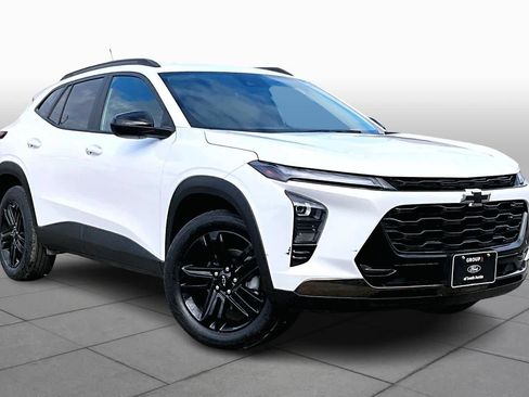 Used 2025 Chevrolet Trax ACTIV w/ Driver Confidence Package image 2