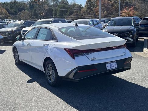 New 2026 Hyundai Elantra Blue image 5