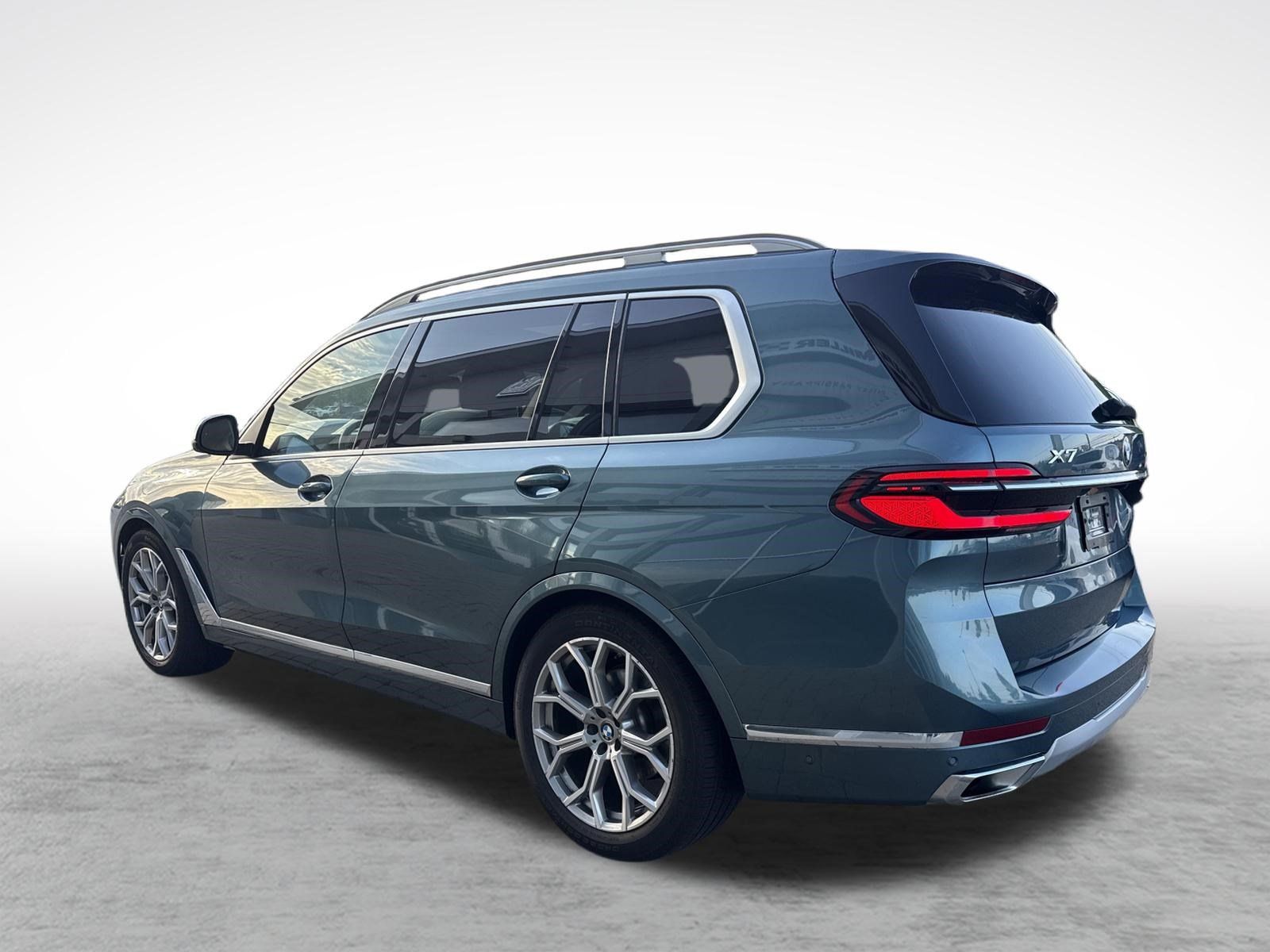 Used 2023 BMW X7 xDrive40i w/ Executive Package AWD/4WD image 3