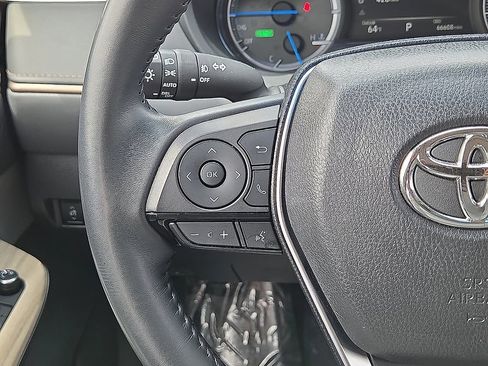 Used 2023 Toyota Venza XLE AWD/4WD image 19