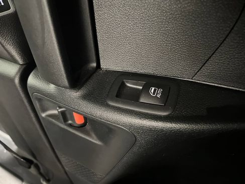 Used 2025 Chrysler Pacifica Select FWD image 35