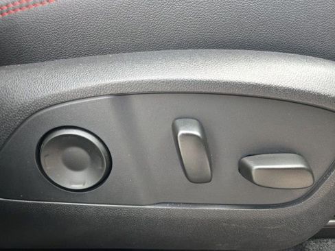 Used 2025 Chevrolet Traverse RS image 57