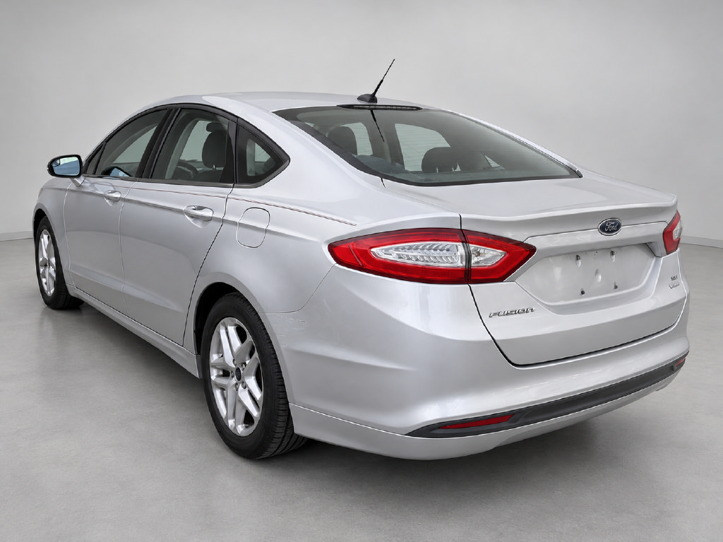 Used 2013 Ford Fusion SE FWD image 2
