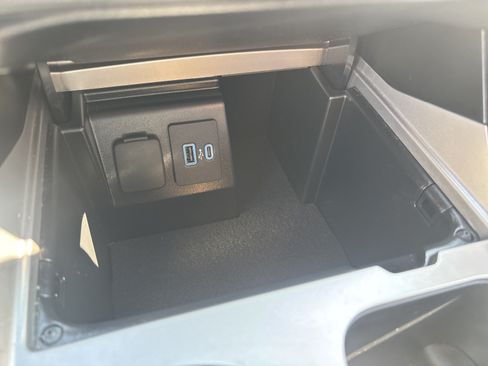 Used 2023 Ford Explorer XLT w/ Equipment Group 202A AWD/4WD image 14