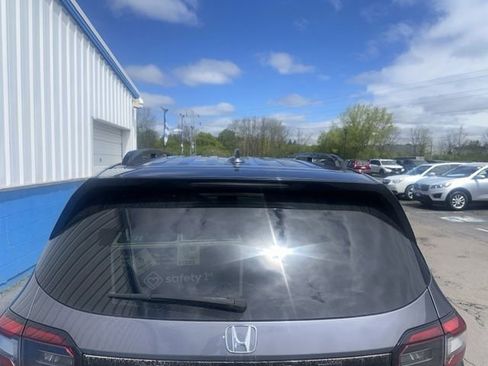 Used 2025 Honda Pilot Black Edition image 6