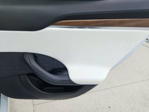 Used 2022 Tesla Model S Base image 27