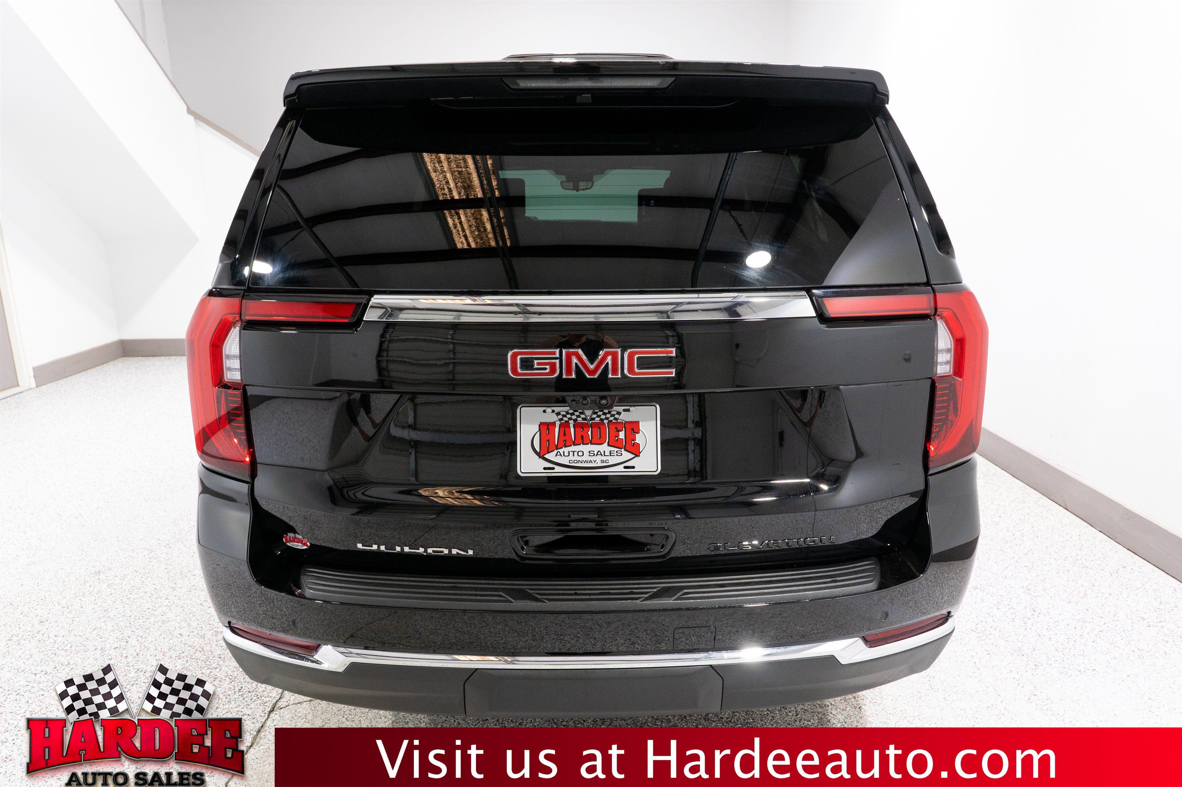 Used 2025 GMC Yukon XL Elevation w/ Elevation Premium Package AWD/4WD image 4