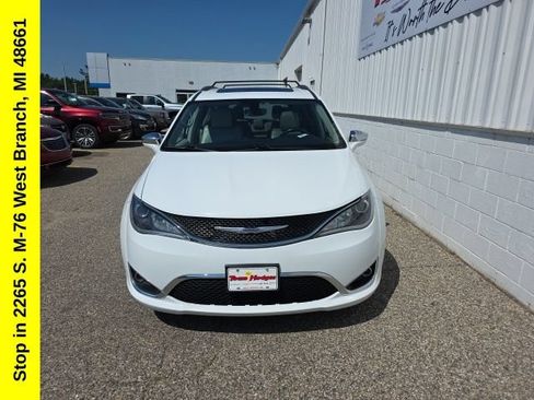 Used 2020 Chrysler Pacifica Limited FWD image 4