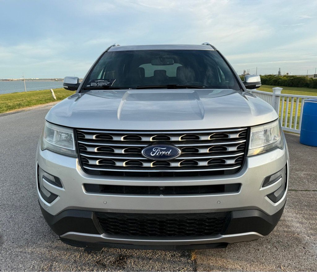 Used 2016 Ford Explorer Limited FWD image 2