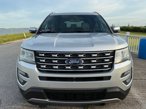 Used 2016 Ford Explorer Limited FWD image 2
