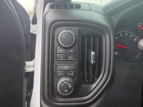Used 2023 Chevrolet Silverado 1500 Custom image 17