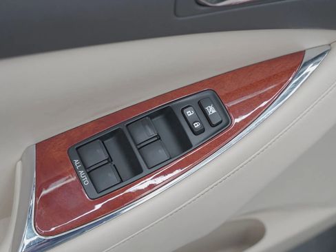 Used 2011 Lexus ES 350 w/ Preferred Accessory Package image 7