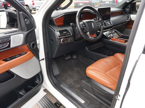 Used 2020 Lincoln Navigator Reserve w/ Luxury Package image 13