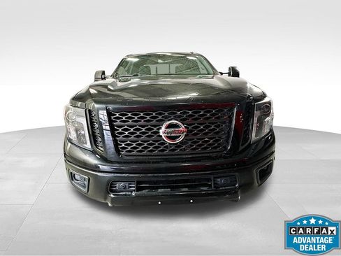 Used 2018 Nissan Titan SV w/ SV Convenience Package AWD/4WD image 2
