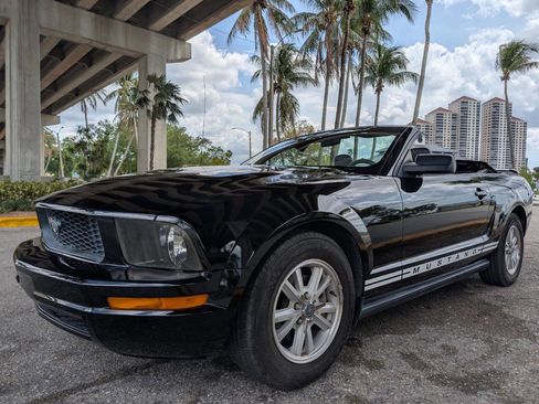 Used 2006 Ford Mustang Convertible image 10