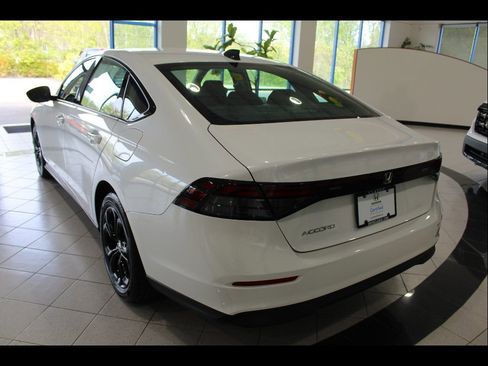 Certified 2025 Honda Accord SE image 7