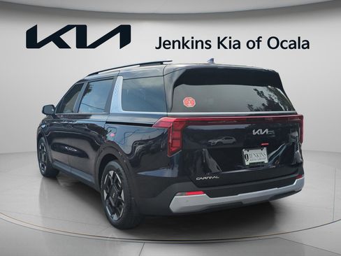 New 2026 Kia Carnival EX FWD image 5
