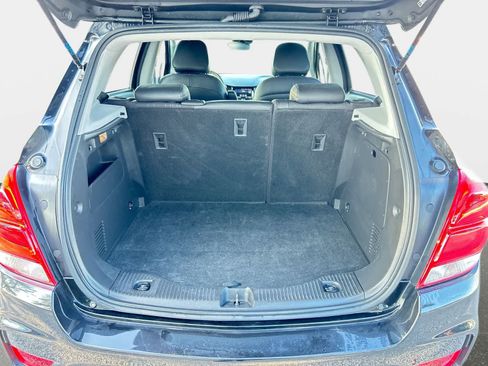 Used 2020 Chevrolet Trax LT w/ LT Convenience Package FWD image 9