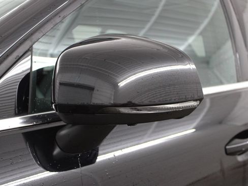 Used 2024 Volvo XC40 B5 Plus AWD/4WD image 7