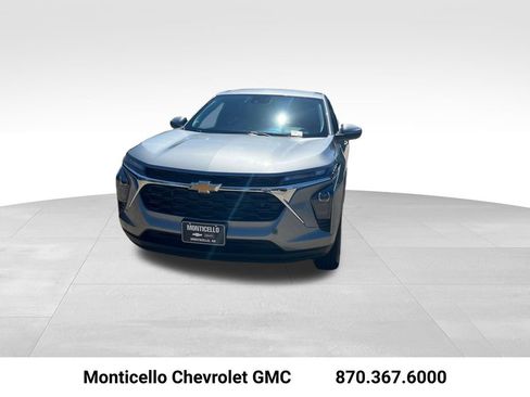 New 2026 Chevrolet Trax LS w/ LS Convenience Package FWD image 8