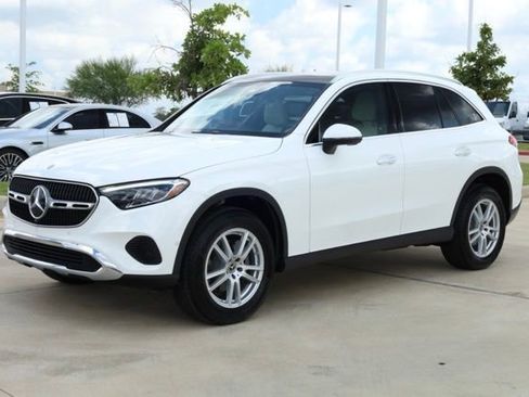 Used 2025 Mercedes-Benz GLC 300 4MATIC image 5