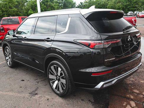 New 2025 Mitsubishi Outlander image 4