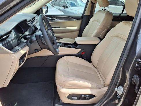 Used 2022 Jeep Grand Cherokee Limited w/ Luxury Tech Group II AWD/4WD image 21