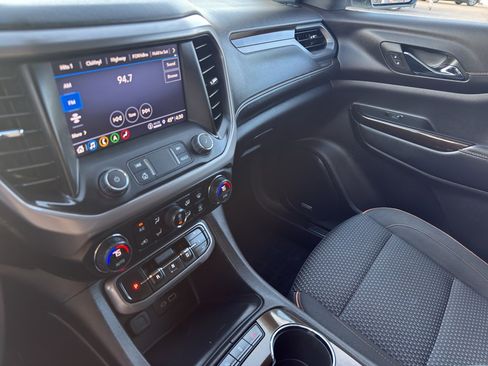 Used 2023 GMC Acadia AT4 image 21